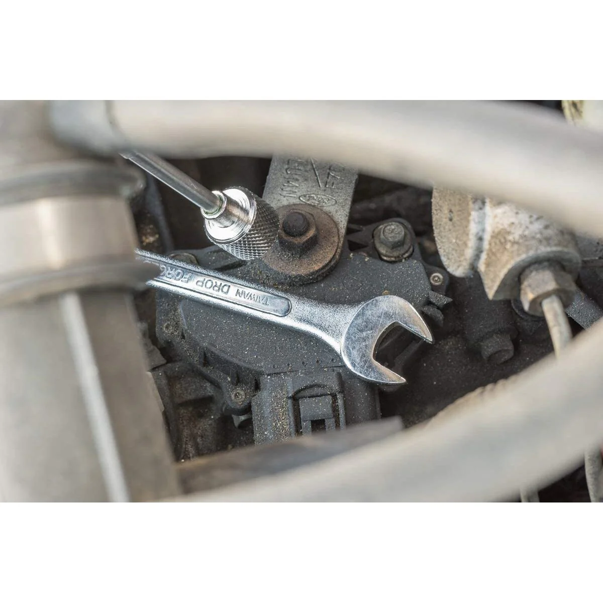 30” Telescoping Magnetic Pick-Up Tool with 15-lb. Pull Capacity - Image 5