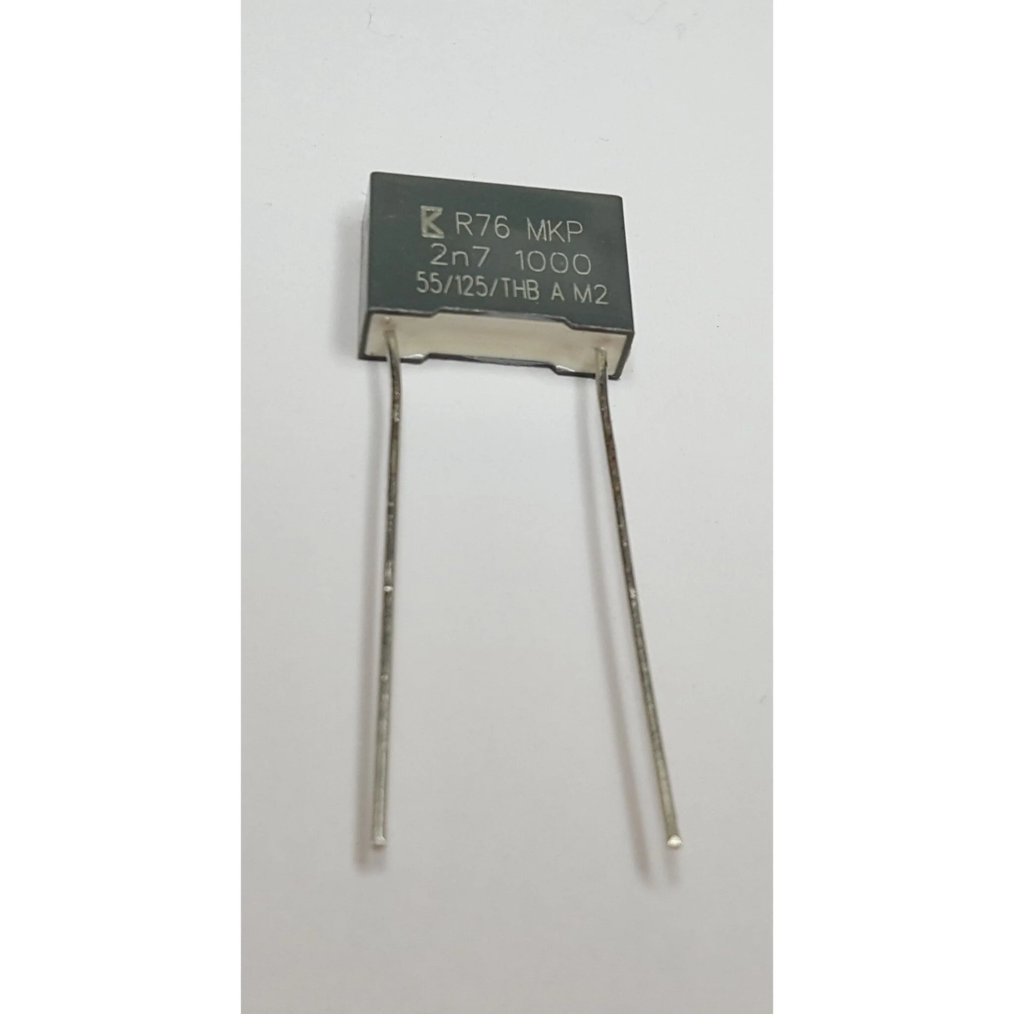 film capacitor 2700 pF ±10% 1000 volts metallized polyester